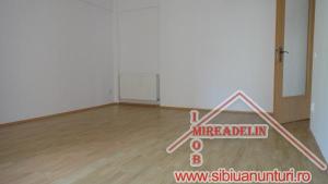 VAND APARTAMENT 3 camere zona Interex