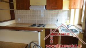 VAND APARTAMENT 2 camere decomandate,   zona Interex