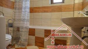 VAND APARTAMENT 2 camere decomandate,   zona Interex