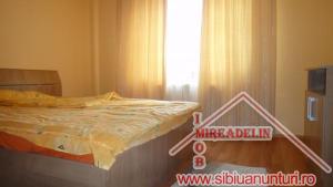 VAND APARTAMENT 2 camere decomandate,   zona Interex