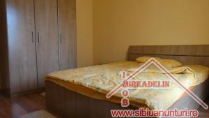 VAND APARTAMENT 2 camere decomandate,   zona Interex