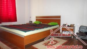 VAND APARTAMENT 3 camere decomandate,   Zona INTEREX