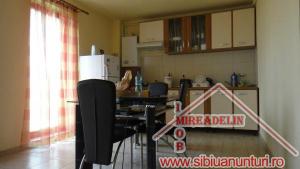 VAND APARTAMENT 3 camere decomandate,   Zona INTEREX