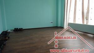 VAND APARTAMENT 3 camere decomandate,   Zona INTEREX