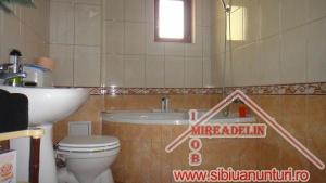 VAND APARTAMENT 3 camere decomandate,   Zona INTEREX