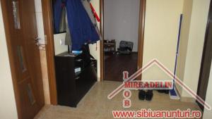 VAND APARTAMENT 3 camere decomandate,   Zona INTEREX
