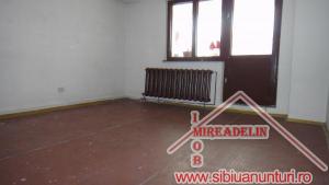 INCHIRIEZ APARTAMENT 3 camere decomandate zona Garii
