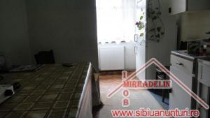 INCHIRIEZ APARTAMENT 3 camere decomandate zona Garii