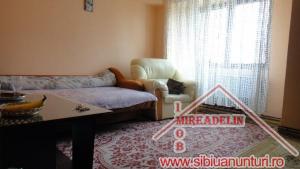 INCHIRIEZ APARTAMENT 3 camere decomandate zona Garii