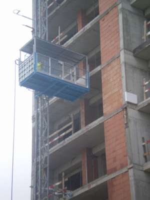 ELEVATOR DE PERSOANE SI MARFA PENTRU SANTIER
