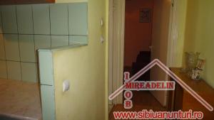 VAND APARTAMENT 2 camere nedecomandate,    zona INTEREX
