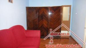 VAND APARTAMENT 2 camere nedecomandate,    zona INTEREX