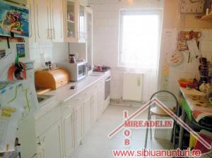 VAND APARTAMENT 4 CAMERE DEC. ,   CALEA DUMBRAVII