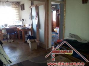 VAND APARTAMENT 4 CAMERE DEC. ,   CALEA DUMBRAVII
