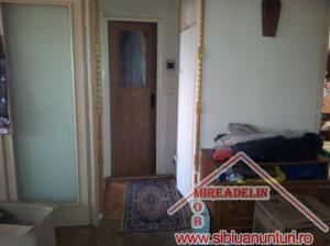 VAND APARTAMENT 4 CAMERE DEC. ,   CALEA DUMBRAVII