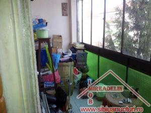 VAND APARTAMENT 4 CAMERE DEC. ,   CALEA DUMBRAVII