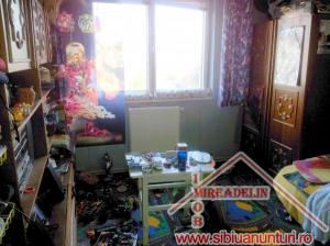VAND APARTAMENT 4 CAMERE DEC. ,   CALEA DUMBRAVII
