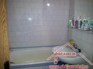 VAND APARTAMENT 4 CAMERE DEC. ,   CALEA DUMBRAVII