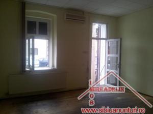 INCHIRIEZ SPATIU COMERCIAL,    50 mp,    zona  ULTRACENTRALA