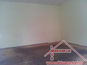 INCHIRIEZ SPATIU COMERCIAL,    50 mp,    zona  ULTRACENTRALA