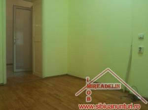 INCHIRIEZ SPATIU COMERCIAL,    50 mp,    zona  ULTRACENTRALA