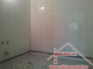 INCHIRIEZ SPATIU COMERCIAL,    50 mp,    zona  ULTRACENTRALA