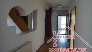 INCHIRIEZ VILA P+E+M,   295 mp,   zona CALEA POPLACII