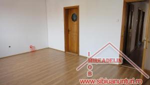 INCHIRIEZ VILA P+E+M,   295 mp,   zona CALEA POPLACII