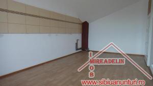 INCHIRIEZ VILA P+E+M,   295 mp,   zona CALEA POPLACII