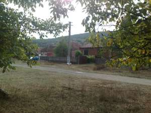 vand casa la tara pret bum