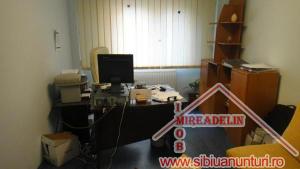 VAND APARTAMENT 4 camere,   zona Rahova