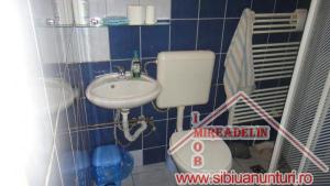 VAND APARTAMENT 4 camere,   zona Rahova