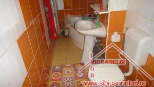 VAND APARTAMENT 4 camere,   zona Rahova