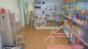 VAND APARTAMENT 4 camere,   zona Rahova
