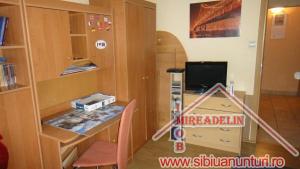 VINDEM APARTAMENT 3 CAMERE,   BROSCARIE