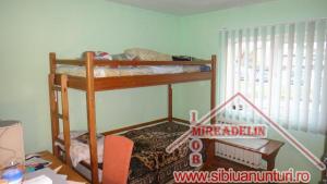 VINDEM APARTAMENT 3 CAMERE,   BROSCARIE