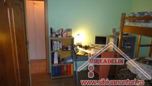 VINDEM APARTAMENT 3 CAMERE,   BROSCARIE