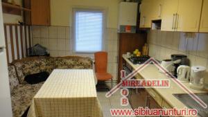 VINDEM APARTAMENT 3 CAMERE,   BROSCARIE