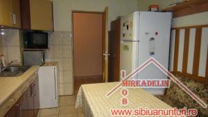 VINDEM APARTAMENT 3 CAMERE,   BROSCARIE