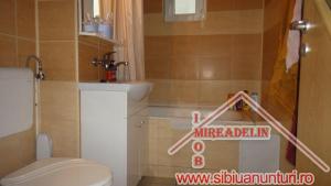 VINDEM APARTAMENT 3 CAMERE,   BROSCARIE