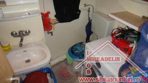 VINDEM APARTAMENT 3 CAMERE,   BROSCARIE