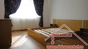 INCHIRIEZ APARTAMENT 2 CAMERE,   zona COMPA