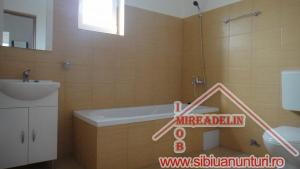 INCHIRIEZ APARTAMENT 2 CAMERE,   zona COMPA