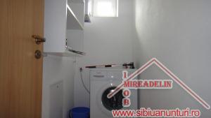 INCHIRIEZ APARTAMENT 2 CAMERE,   zona COMPA