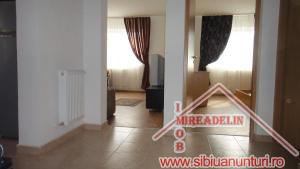 INCHIRIEZ APARTAMENT 2 CAMERE,   zona COMPA