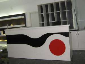 mobilier bar second hand alb-negru
