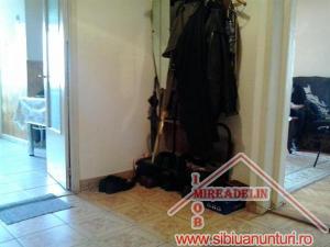 VAND APARTAMENT 2 camere decomandate,   Valea Aurie