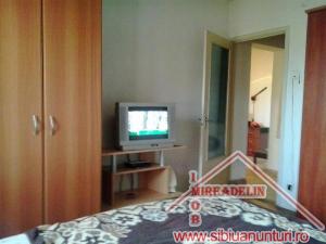 VAND APARTAMENT 2 camere decomandate,   Valea Aurie