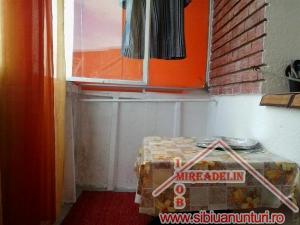 VAND APARTAMENT 2 camere decomandate,   Valea Aurie