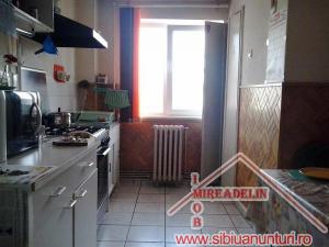 VAND APARTAMENT 2 camere decomandate,   Valea Aurie